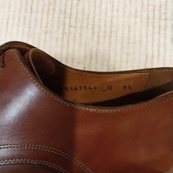 SANTONI men\'s size 8.5 D brown Derby.